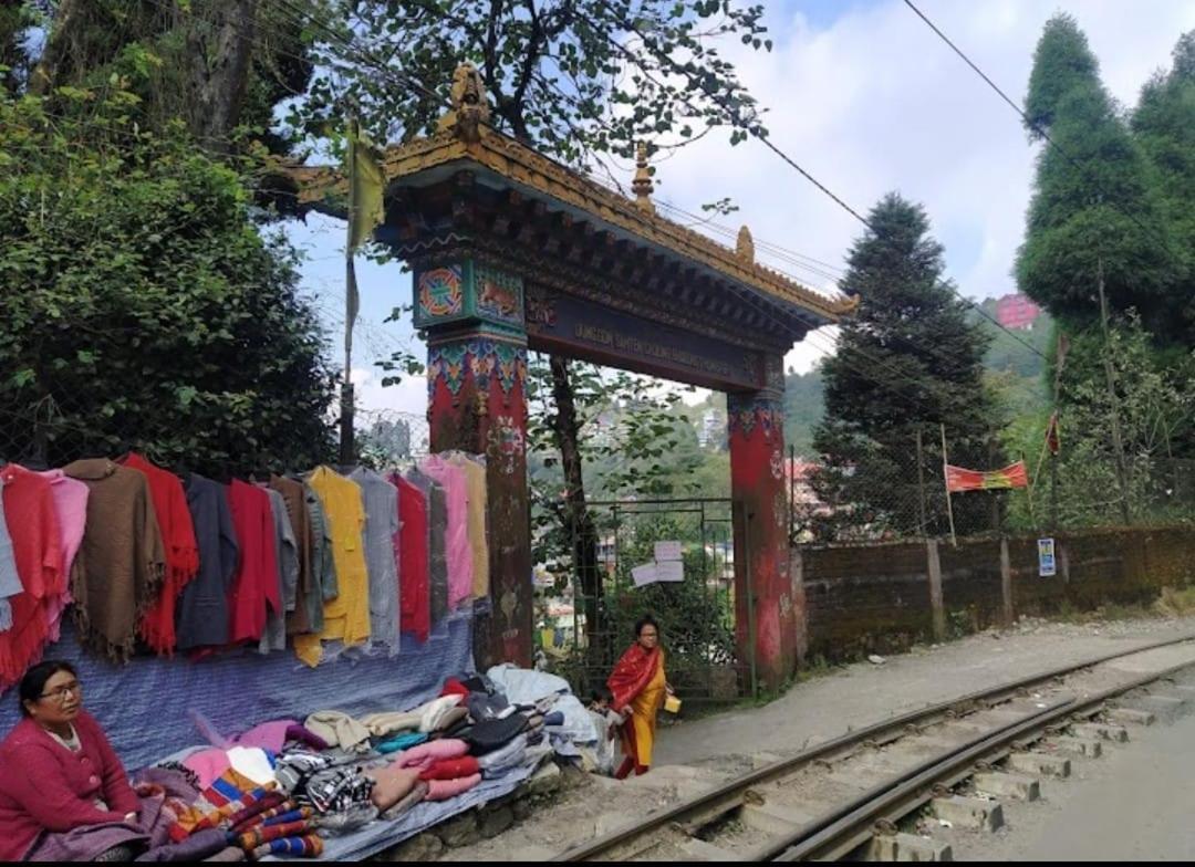 Pathi Bunkers Hostel Darjeeling  Ngoại thất bức ảnh