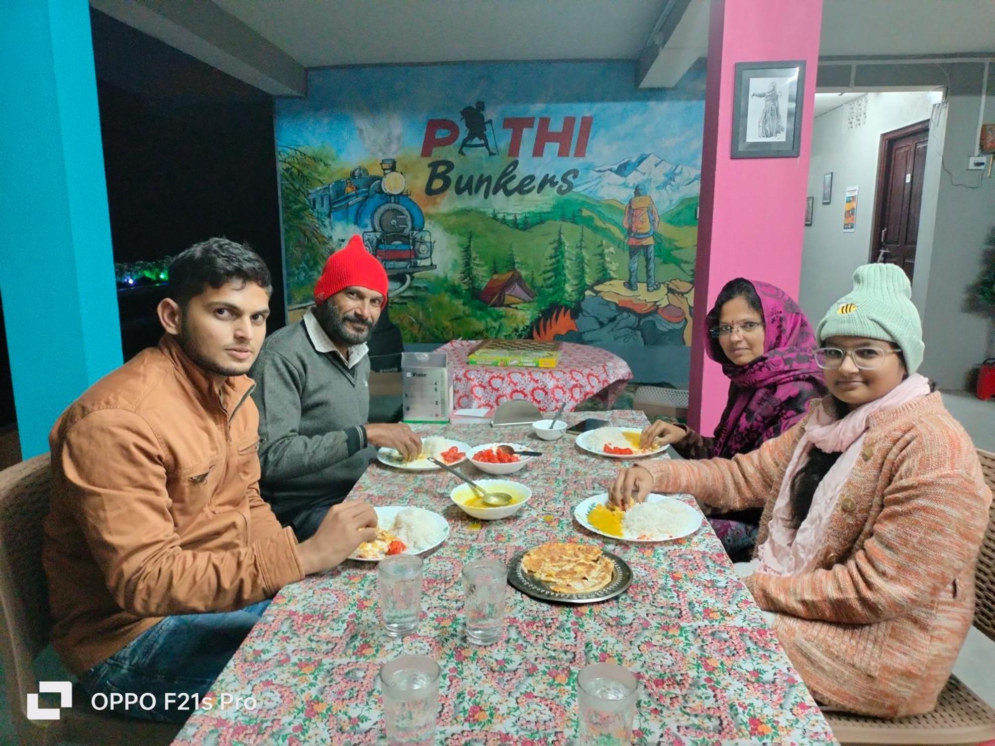 Pathi Bunkers Hostel Darjeeling  Ngoại thất bức ảnh